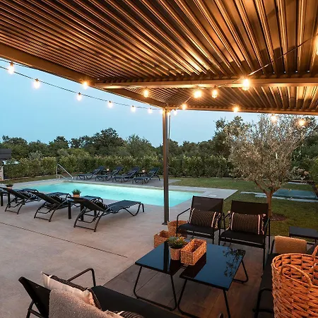 Atemberaubende Mit Privatpool, Sauna, Billard, Kicker, Heimtrainer, Bbq * Porec