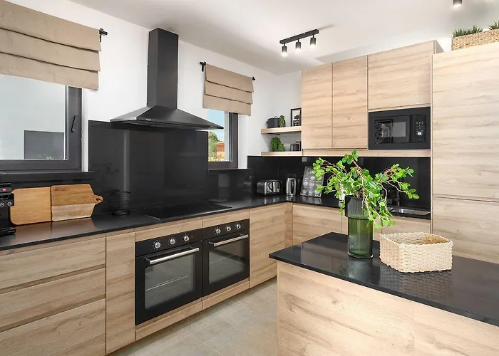 Atemberaubende Mit Privatpool, Sauna, Billard, Kicker, Heimtrainer, Bbq Poreč