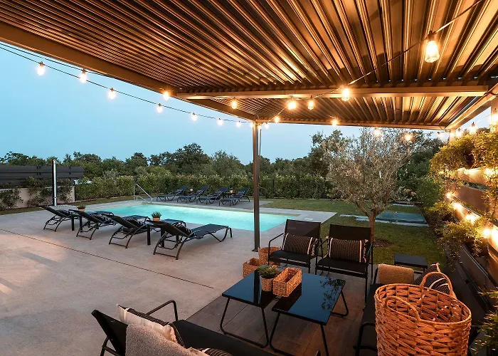 Atemberaubende Mit Privatpool, Sauna, Billard, Kicker, Heimtrainer, Bbq * Poreč