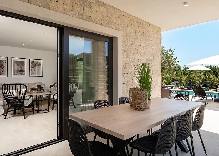 Atemberaubende Mit Privatpool, Sauna, Billard, Kicker, Heimtrainer, Bbq Пореч