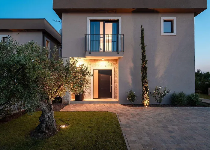 Atemberaubende Mit Privatpool, Sauna, Billard, Kicker, Heimtrainer, Bbq Nyaraló Poreč